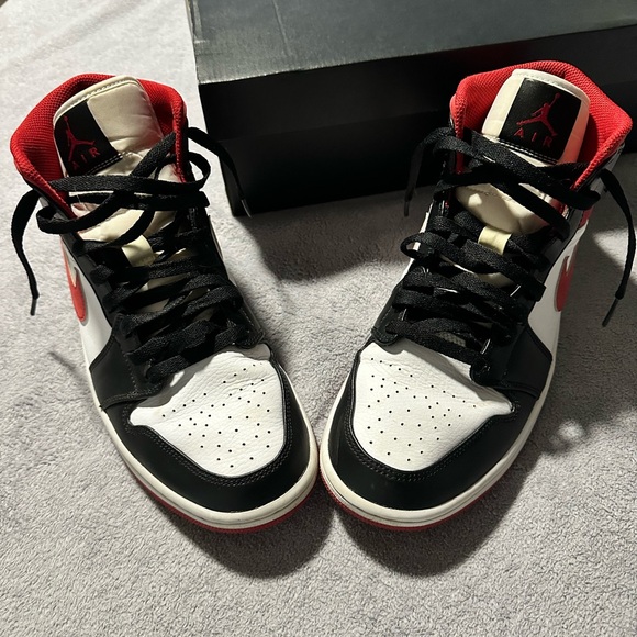 Nike Air Jordan 1 Retro High Black Red White Sneakers main image 4